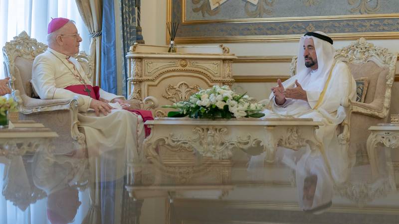 سلطان القاسمي يستقبل وفد من الكنيسة الكاثوليكية