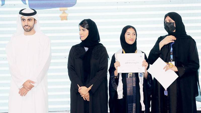 أريج القرني ومعاذ الروقي بطلا تحدي القراءة في السعودية صحيفة الخليج