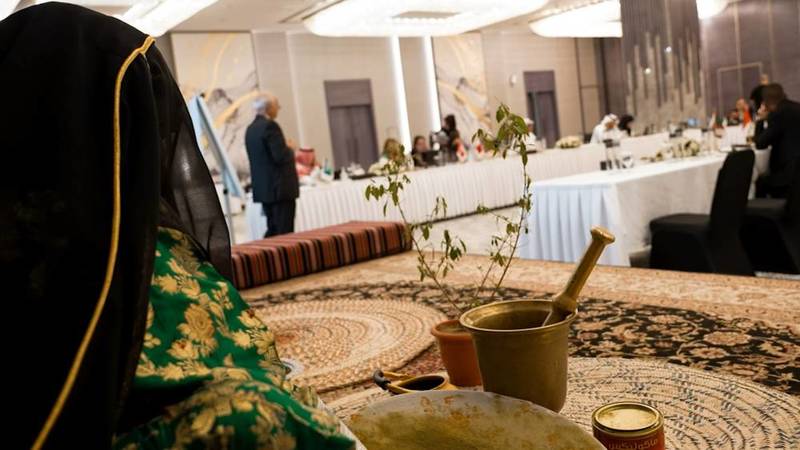 أبوظبي تستضيف مندوبي الدول العربية المشتركة في ترشيح الحناء لقائمة «اليونسكو»