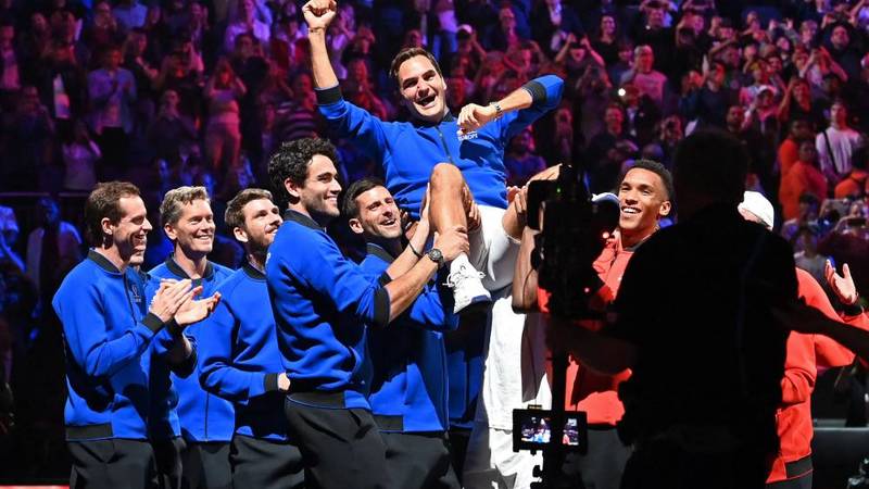 فيدرر يودع التنس برفقة صديقه نادال والدموع