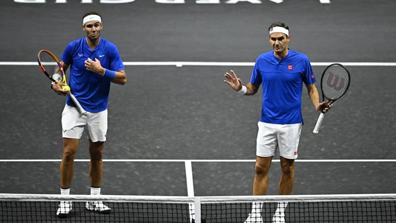 فيدرر يودع التنس برفقة صديقه نادال والدموع