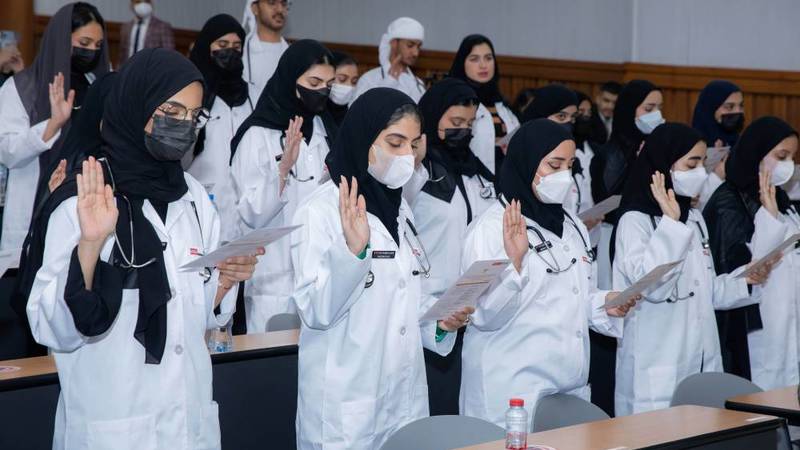 31 طالباً وطالبة ينضمون لدراسة الطب البيطري في جامعة الإمارات