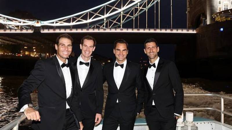 فيدرر لعب تنس الطاولة مع النجوم