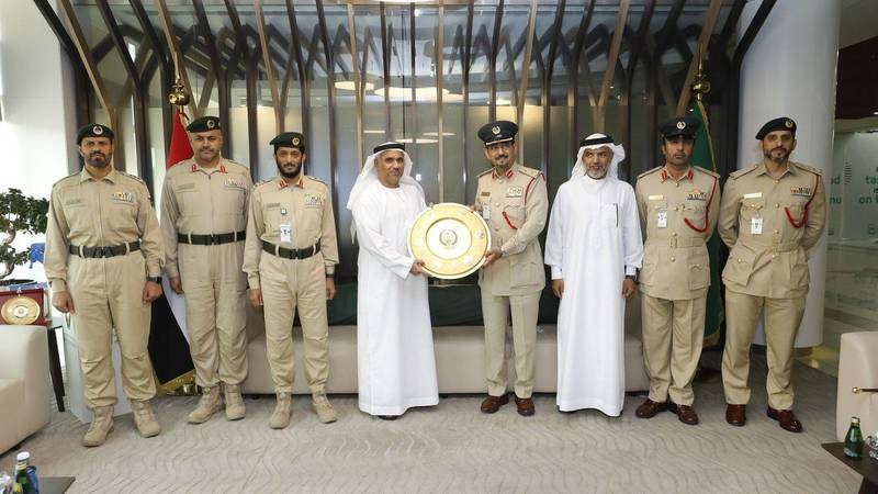 شرطة دبي تحصل على درع التفوق الرياضي العام لموسم 2021-2022