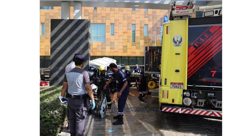 وفاة شخصين في اصطدام مركبة بعمود على مدخل مستشفى