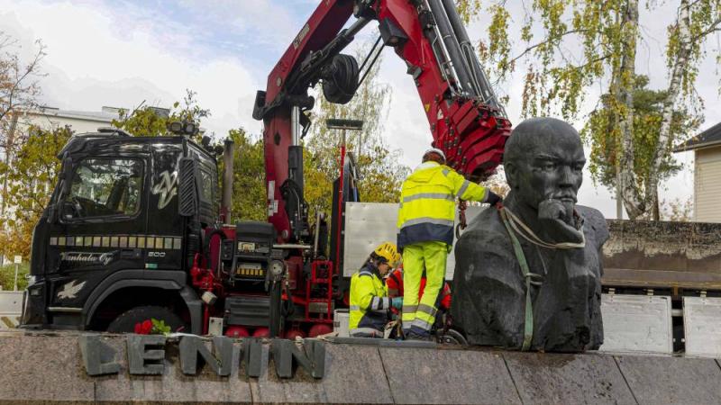 تمثال لينين