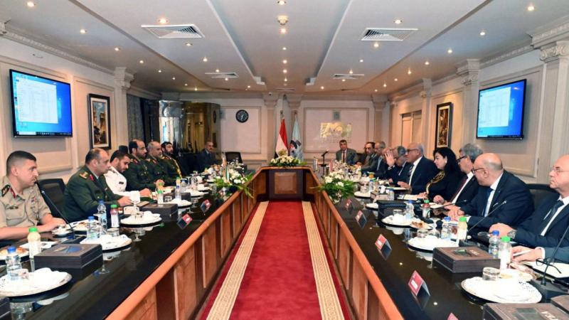 الإمارات ومصر تبحثان التعاون في مجال الصناعات الدفاعية
