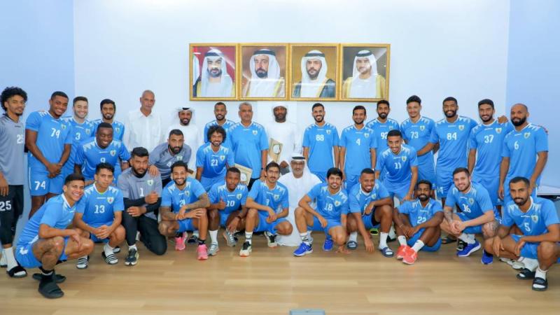 احتفى لاعبو نادي دبا الحصن بمعلميهم عرفاناً وتقديراً لدورهم.