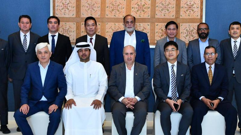 الشامسي مع رئيس وأعضاء لجنة الصالات الآسيوية في الكويت