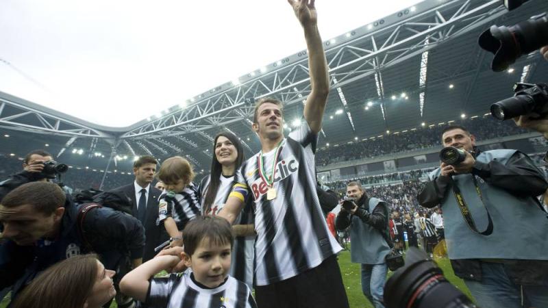 توبياس في المقدمة يشارك احتفال والده بلقب الإسكوديتو 2012