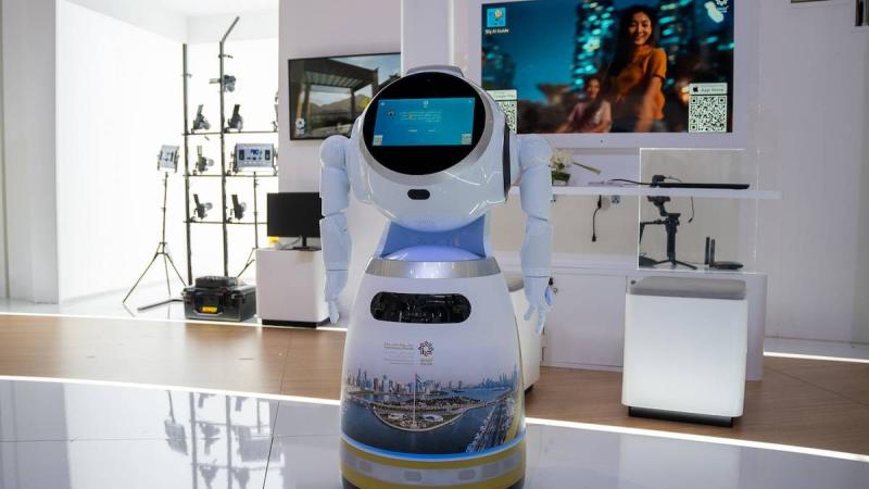 (الروبوت) المرشد السياحي الذكي في الشارقة