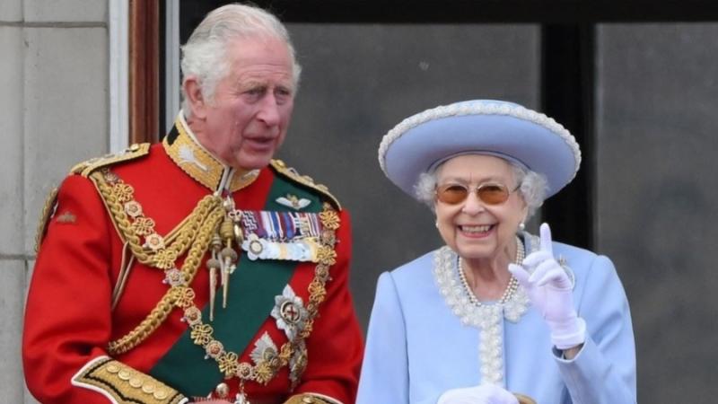 الملك تشارلز الثالث والملكة إليزابيث