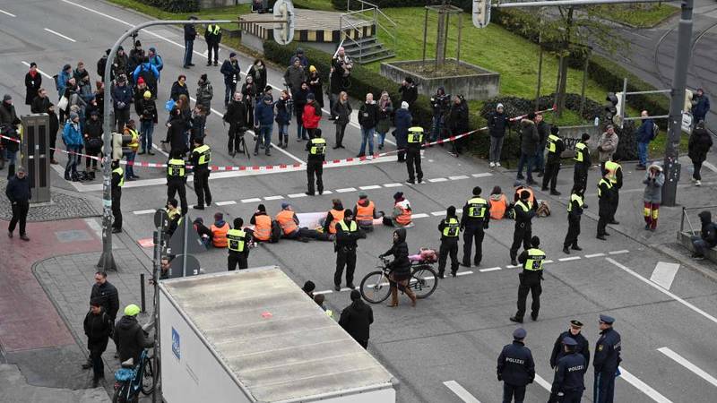 الشرطة الألمانية تحيط بموقع الحادث (أ ف ب)