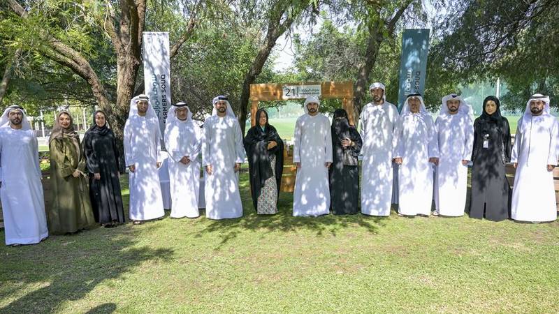 حمدان بن محمد يطلع على مستجدات سوق المزارعين ويشيد بتجاربهم