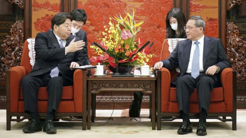 ملفات إقليمية وأمنية في أول زيارة لوزير خارجية ياباني للصين منذ 3 سنوات