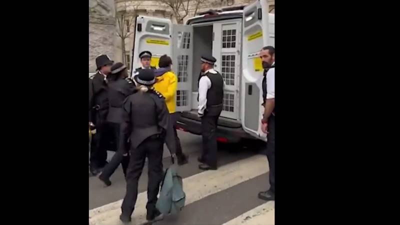 توقيف زعيم جماعة مناهضة للحكم الملكي في بريطانيا