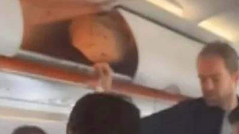 الركاب يخمدون الحريق