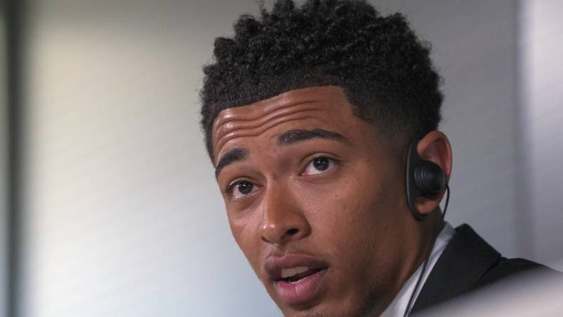 لاعب الوسط الدولي الإنجليزي الشاب جود بيلينغهام