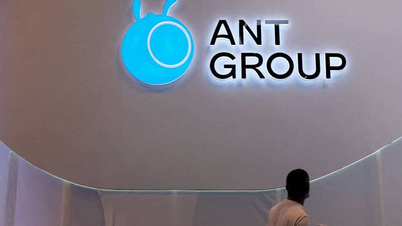 شعار «آنت» في المؤتمر العالمي للذكاء الاصطناعي، شنغهاي (رويترز)