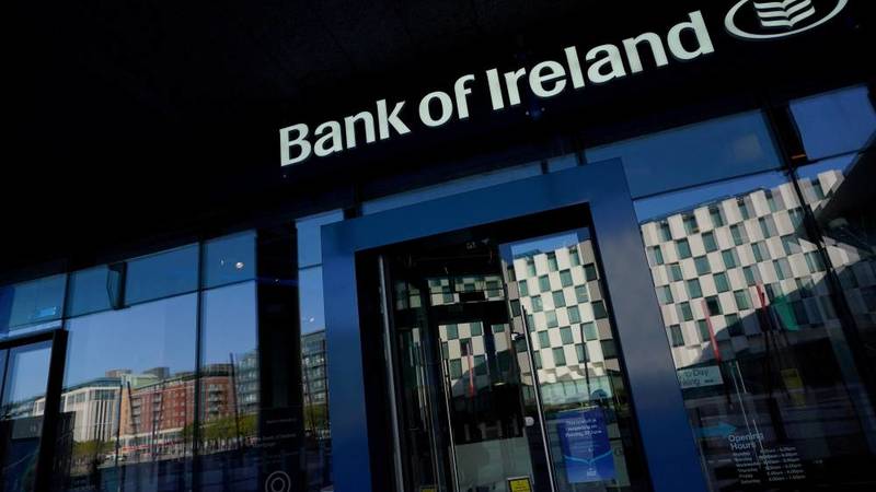فرع بنك إيرلندا في دبلن (رويترز)