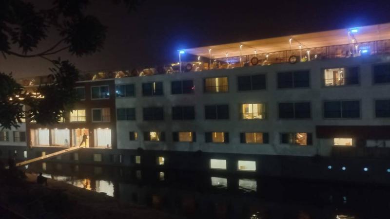   إنقاذ 76 سائحاً على متن باخرة قبل غرقها في مصر