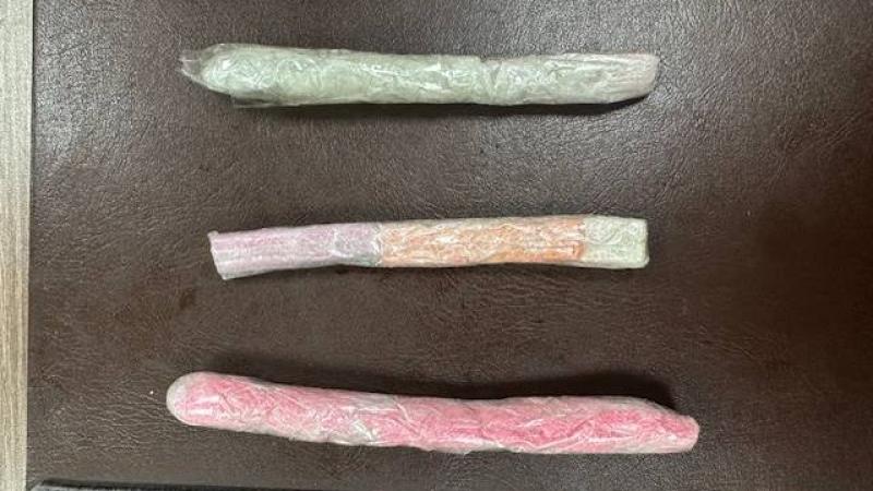 «جمارك دبي» تضبط مسافراً أوروبياً حاول تهريب الممنوعات