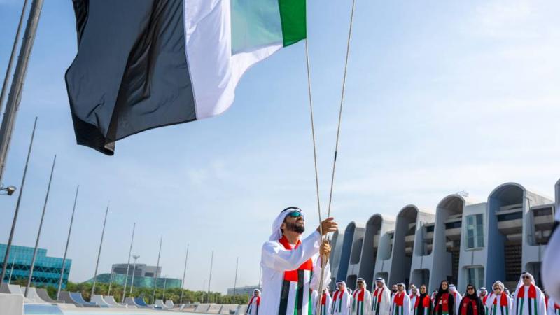 نهيان بن زايد: علم الإمارات رمز للسيادة وشعار للانتماء