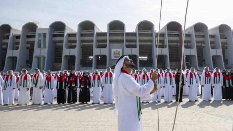 نهيان بن زايد: علم الإمارات رمز للسيادة وشعار للانتماء