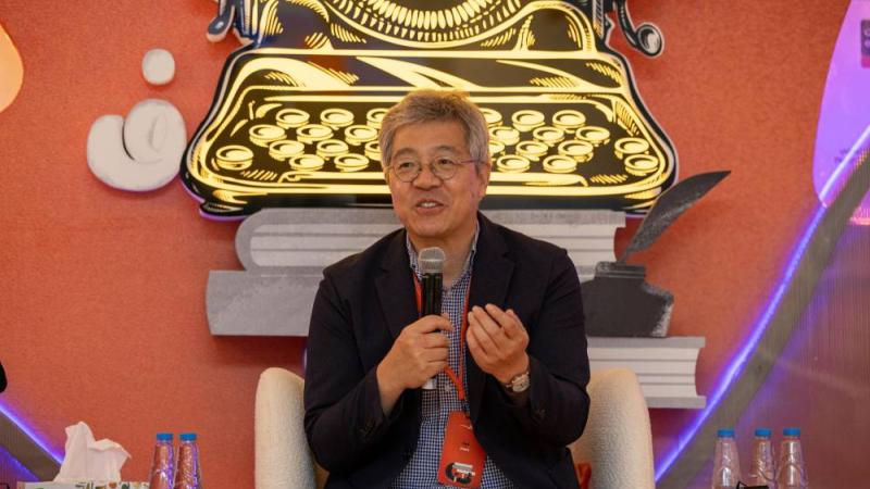 كيم هو: على المؤرخ تجنب التخيل