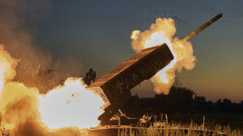 الصواريخ الروسية تباغت جنوداً أوكرانيين يحتفلون على خط المواجهة.. وكييف تفتح تحقيقاً