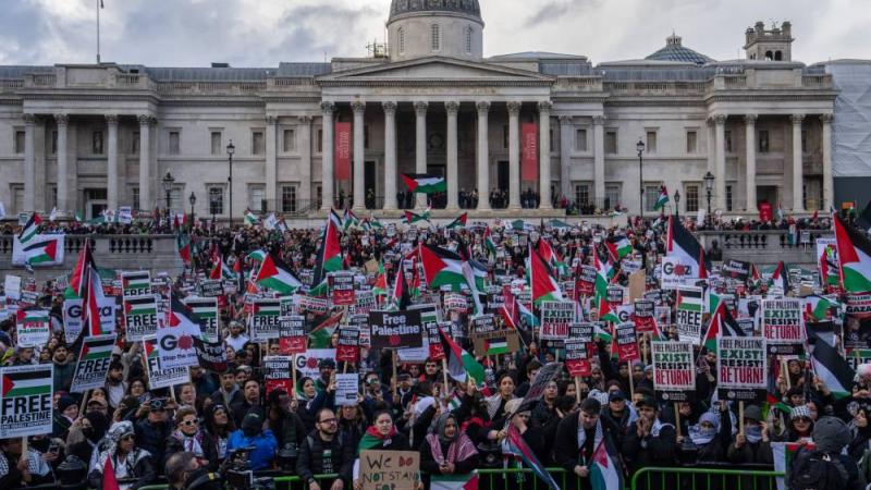 الحكومة البريطانية تتهم الشرطة بالتحيز للفلسطينيين خلال المسيرات