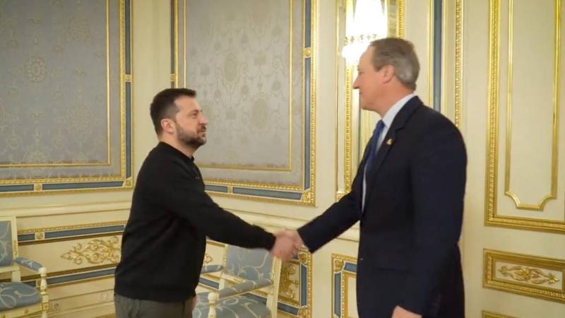 فيديو| وزير الخارجية البريطاني ديفيد كاميرون يلتقي زيلينسكي في كييف