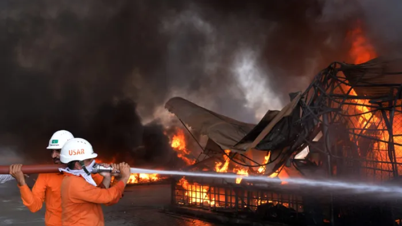 9 قتلى جرّاء حريق بمركز تسوق في باكستان