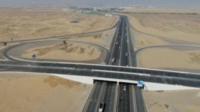 «الطاقة والبنية التحتية» تفتتح جسر مشروع طريق الشارقة الذيد