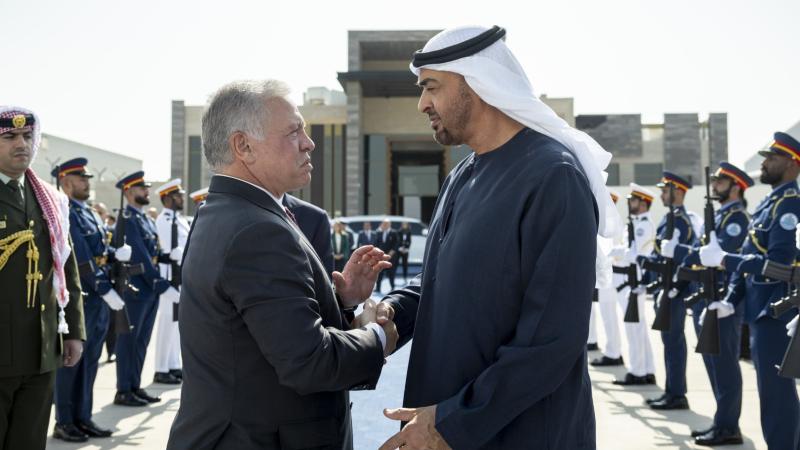 محمد بن زايد يودع ملك الأردن