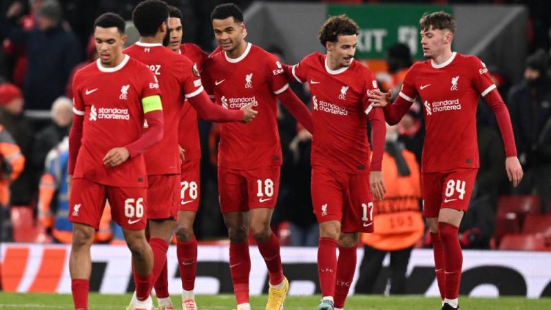 صلاح لن يكون أساسياً..كلوب يلجأ إلى سياسة التدوير بين مهاجمي ليفربول