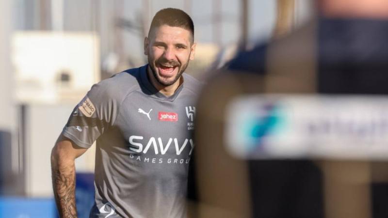 الهلال والنصر في اختباري الطائي والرياض