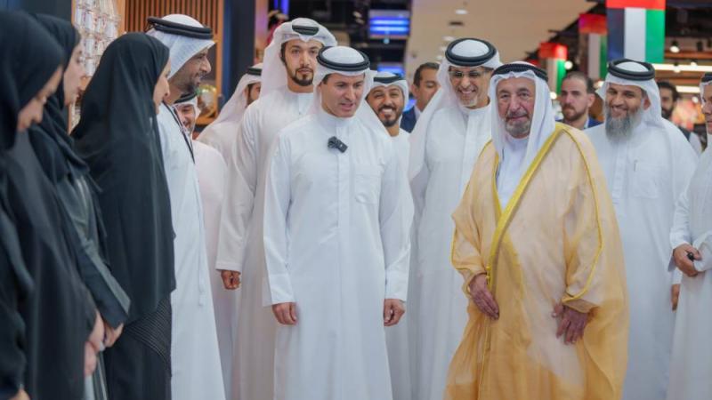 حاكم الشارقة يفتتح مركز السيوح التجاري