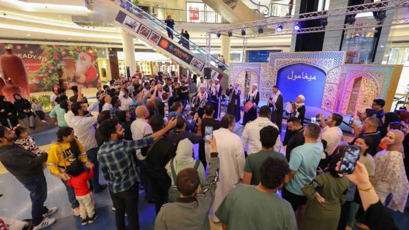 إقبال كبير من الزوار في مراكز الشارقة