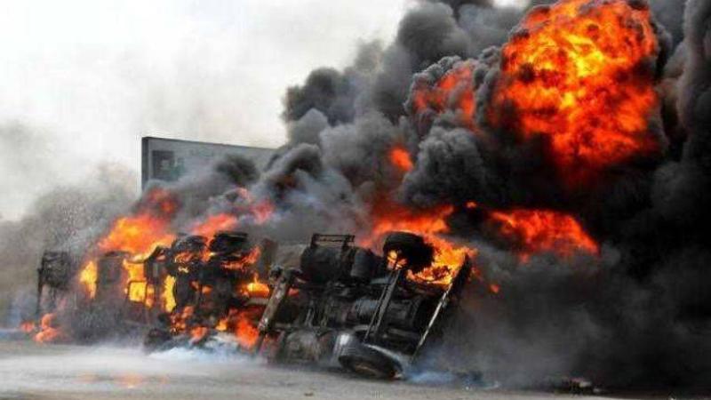«تحول بعضهم إلى رماد».. 40 قتيلاً بانفجار شاحنة وقود في ليبيريا