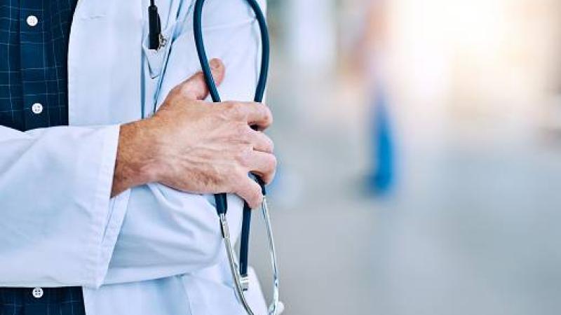 «استئناف دبي» تؤيد معاقبة طبيب تسبب بإيذاء جسيم لمريضة