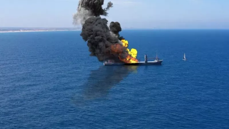 أنباء عن إصابة سفينة بضائع أمريكية بصاروخ قرب عدن (أرشيفية)