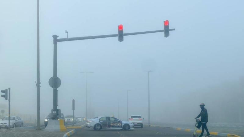 ضباب على مناطق متفرقة في أبوظبي  (تصوير: محمد السمّاني)