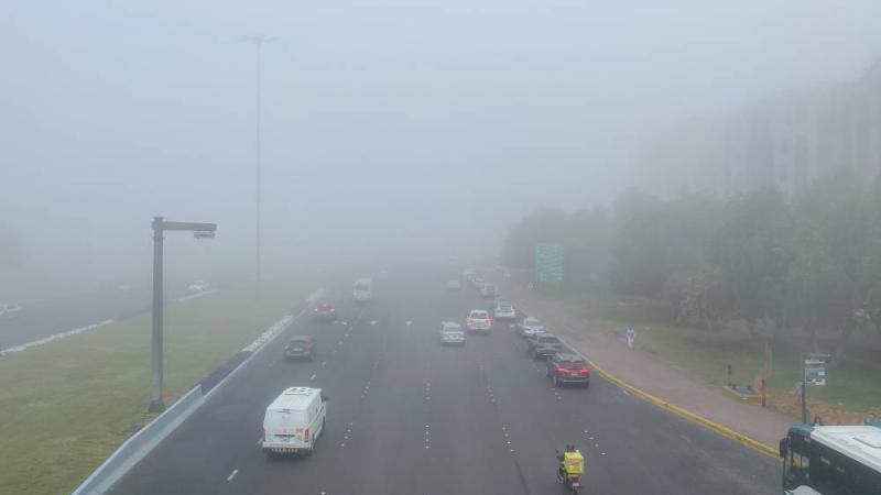 ضباب على مناطق متفرقة في أبوظبي  (تصوير: محمد السمّاني)