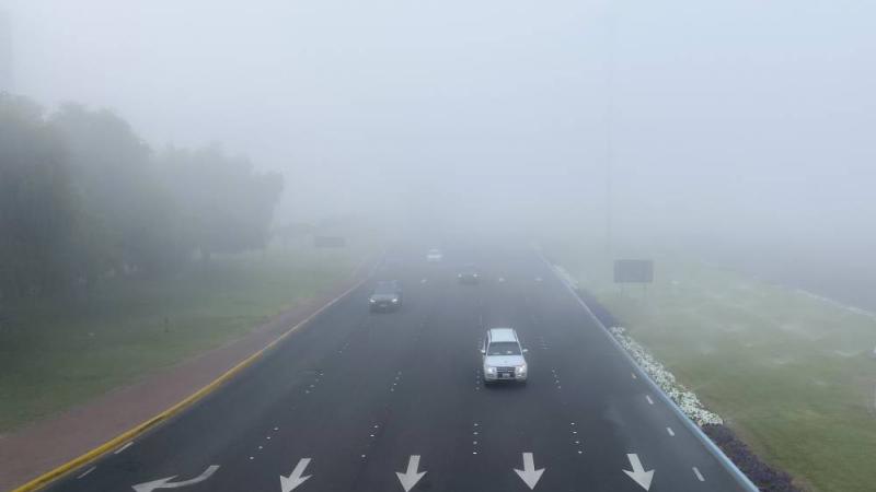ضباب على مناطق متفرقة في أبوظبي  (تصوير: محمد السمّاني)