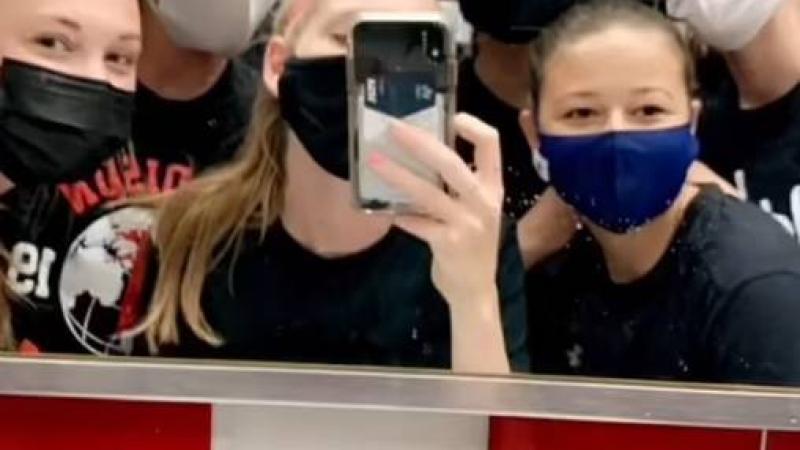 صورة في الحمام