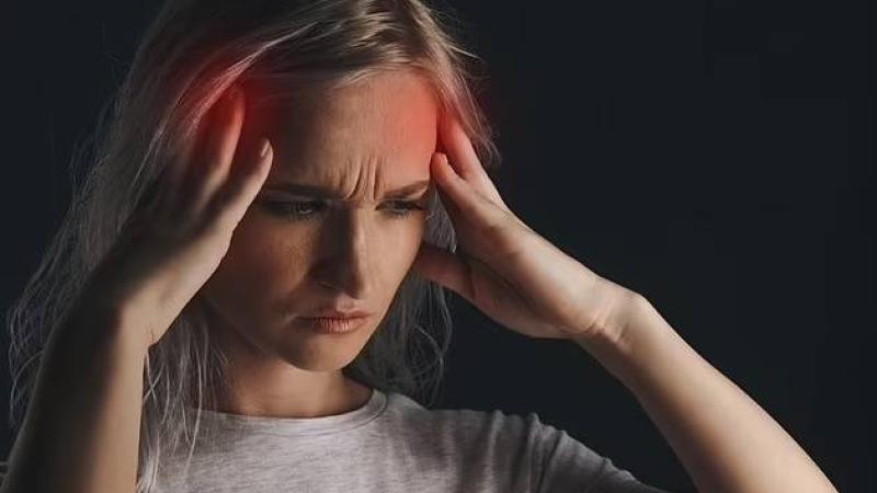 مصابة بالصداع النصفي
