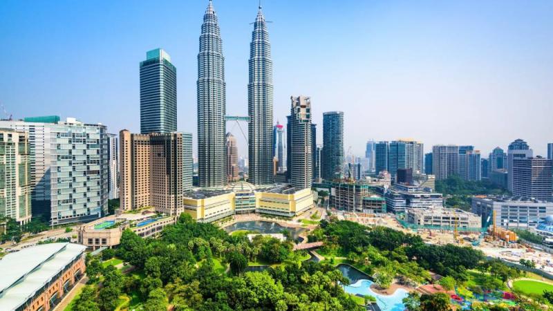 الإمارات وماليزيا توقعان اتفاقية لتطوير مراكز بيانات في كوالالمبور