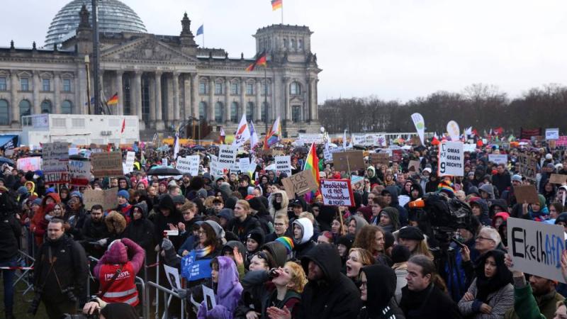 لمواجهة مشروع لطرد الأجانب.. آلاف يتظاهرون في برلين ضد اليمين المتطرف
