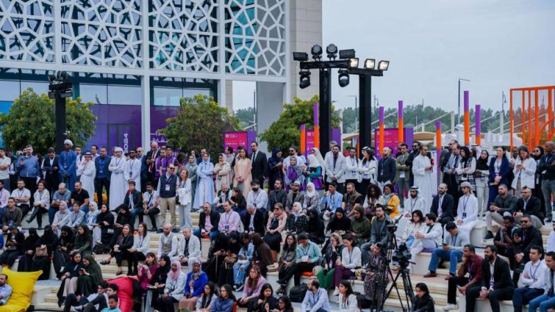 أول عربي يتسلّق «إيفرست» و«لوتسي» يشعل منصّة الإبداع في الشارقة